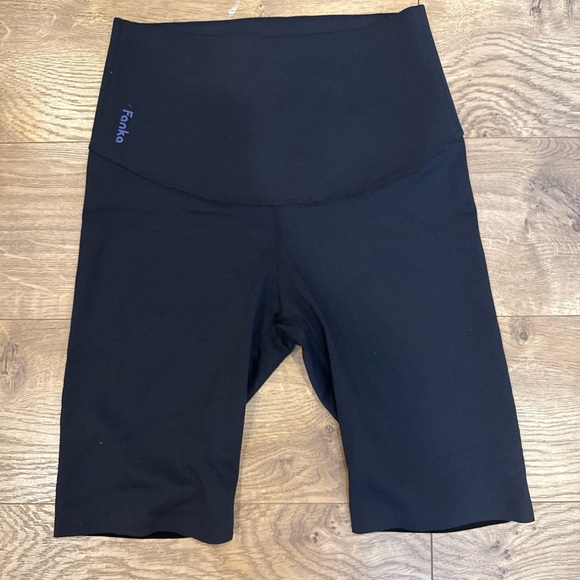 Fanka Womens Black Body Sculpt Stretch Comfort Curve 9" Biker Shorts Sz S - Picture 1 of 8